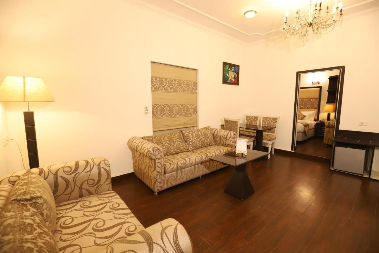 Hotel Capitol Hills - Greater Kailash Delhi 뉴델리 외부 사진