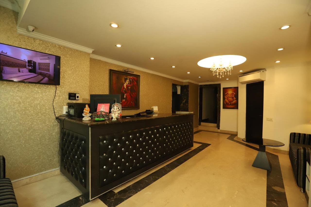Hotel Capitol Hills - Greater Kailash Delhi 뉴델리 외부 사진