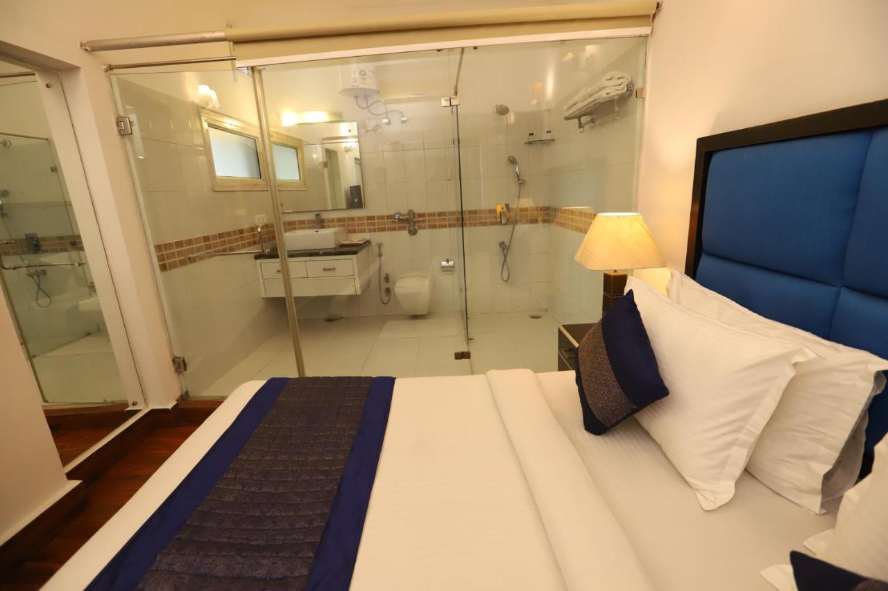 Hotel Capitol Hills - Greater Kailash Delhi 뉴델리 외부 사진
