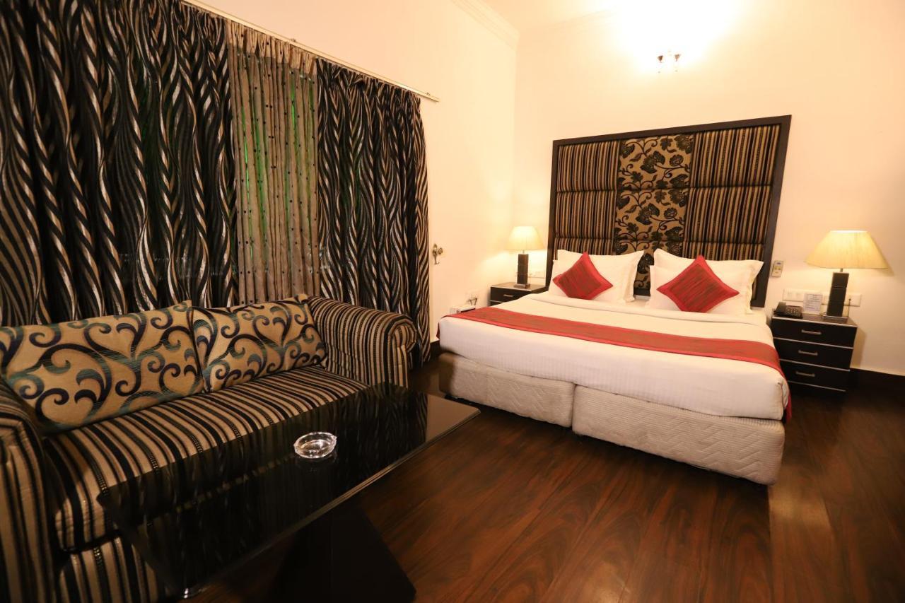 Hotel Capitol Hills - Greater Kailash Delhi 뉴델리 외부 사진