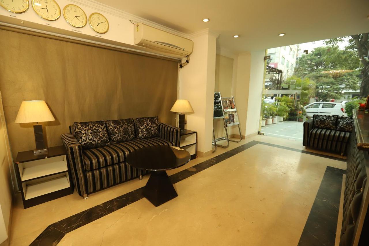 Hotel Capitol Hills - Greater Kailash Delhi 뉴델리 외부 사진