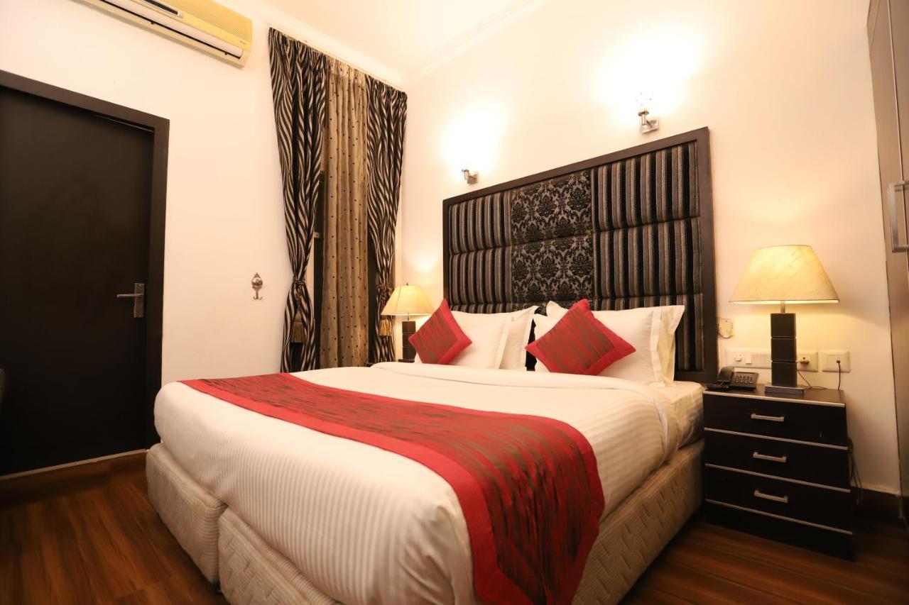 Hotel Capitol Hills - Greater Kailash Delhi 뉴델리 외부 사진