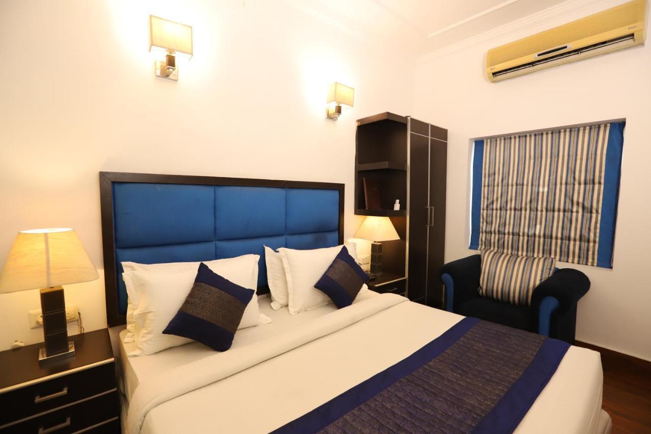 Hotel Capitol Hills - Greater Kailash Delhi 뉴델리 외부 사진