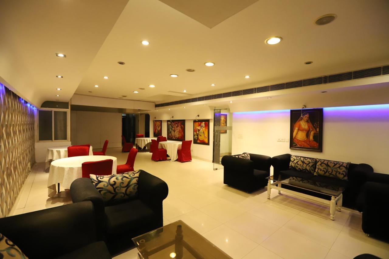 Hotel Capitol Hills - Greater Kailash Delhi 뉴델리 외부 사진